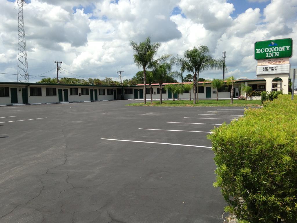 Economy Inn Okeechobee Buitenkant foto