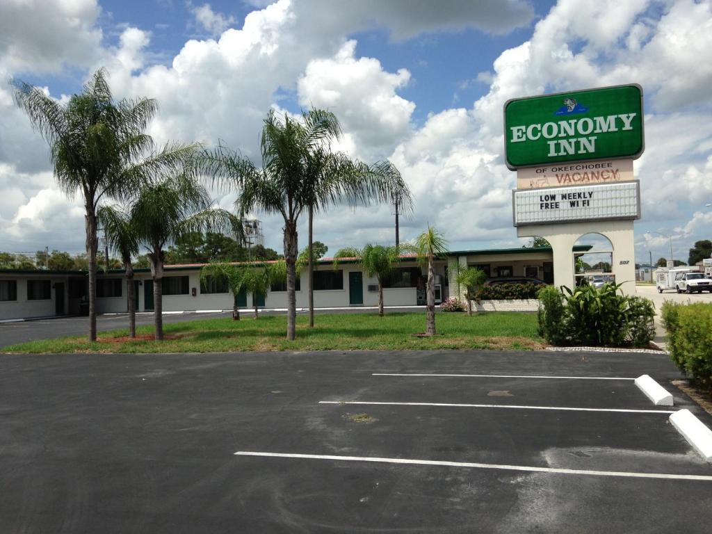 Economy Inn Okeechobee Buitenkant foto